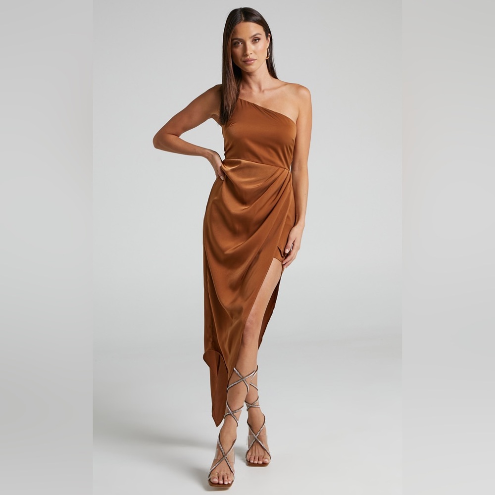 NWT SHOWPO PARKER ASYMMETRIC DRAPE FRONT ONE SHOULDER MAXI DRESS IN BRONZE